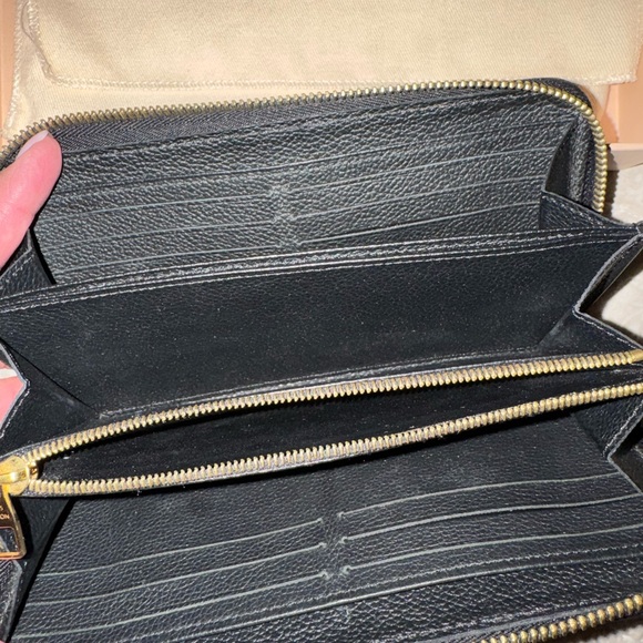 Louis Vuitton Black Zippy Wallet - Picture 2 of 12
